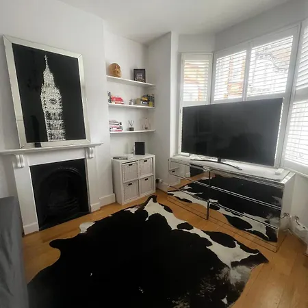 Clapham Junction Gem Apartment